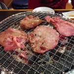 焼肉亭 - 塩タン焼き焼き