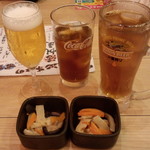 Mekiki no ginji - グラスビール（355円）、烏龍茶（322円）、ウーロンハイ（430円）