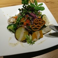 吉祥寺 三うら - 畑の採れたて野菜サラダ