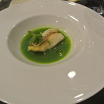 アキヒサ ハンダ - 熊本産オコゼのポワレ　ハマグリと大根菜のブイヨン