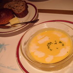 エスカイヤクラブ - キャロットスープとパン