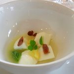 ヴィラ・アイーダ - アミューズ　２皿目　水牛のモッツァレラ。　レモンとハーブ味。