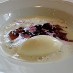 ヴィラ・アイーダ - ブルーベリー　　ここのお店で、唯一、デザートだけは、平均的。　☆つき店と比較してのお話ですが。。。