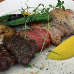 トラットリア ラ・ルーチェ - スペシャルランチの肉料理（数種のお肉と季節野菜のスピエディーニ）。<2011_06>