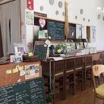 健康食工房 たかの - カウンターの奥がキッチン