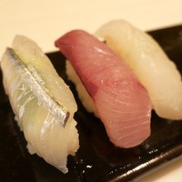 美乃鮨 - 左から、さより、がんどぶり、平目 (ランチ富山湾10貫3240円)