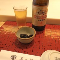 美乃鮨 - ビール中瓶 600円、お通し(にしん昆布巻き) 310円