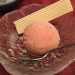つるや旅館 - 苺シャーベット