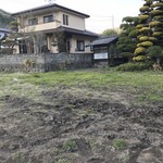 Terroir愛と胃袋 - 駐車場はガタガタ、、でも広い