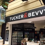 Tucker & Bevvy - 私のジュースが・・・