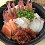 おろろん食堂 - 海鮮丼のアップ