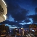 SKY Waikiki - 左上の円形のはトップオブワイキキ