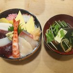 Yasubee Sushi - ちらし800円