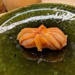 鮨みやもと - 握り　赤貝　握る直前に殻から剥くので香りが違います