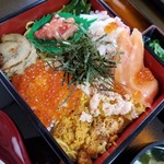 地産地消 とみき - 具だくさんいしかり丼