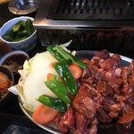 大衆焼肉 ジンギスカン - ジン6 タン1 野菜焼き2 お新香1 キムチ1 合計2900円