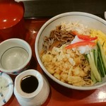 そば処丸松 - 冷やし花蕎麦600円　＋　大盛200円