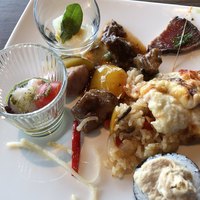 スカイビュッフェ51 - 酢豚、ナシゴレン、牛頰肉の赤ワイン煮込みなど