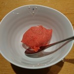 塩竈 すし哲 - (2018年4月　訪問)デザートは苺シャーベット。