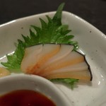 DEN - クジラ本皮の燻製