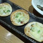 酒とアテ小町 - 餃子の皮ピザ