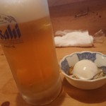 しみきん - 生ビール、お通しは温玉
