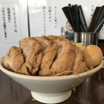 麺屋 歩夢 - 【2018.4.20】小豚ラーメン¥950 横からのショット。