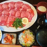 Sumibiyakiniku Kankokuen - 牛タンランチセット