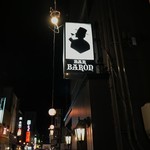 バー・バロン - 別の角度から