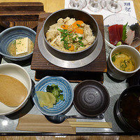 大山鶏と鮮魚 居酒屋 まいか - 大山鶏カルビとごぼうの釜飯御膳