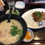 長浜ラーメン小太郎 - キムチカルビ定食、ラーメンは普通サイズ