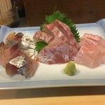 いま井寿司 - 刺し盛り3点
            鯵、黒鯛、平目