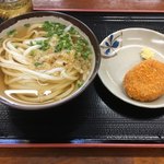 根っこ - かけうどん190円 コロッケ70円
      合計260円は神レベルのコスパ