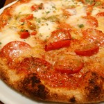 ピッツェリア パーレンテッシ - マリナーラ　トマトがジューシー(* ´ ▽ ` *)