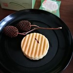 鼓月 - 料理写真:姫千寿せんべい(有機抹茶)