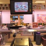 はま寿司 - タッチパネルに、食後皿投入システムを完備。