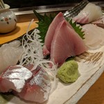 天史朗鮨 - お刺身盛り合わせ（マトウ鯛の昆布締め、アジ、ワラサ、平目、真鯛、春子鯛）
