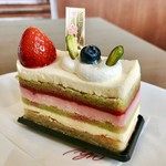 なかしま - ガトーフレーズ＠MVP。苺ジュレ、マスカルポーネクリーム、ピスタチオビスキュイ