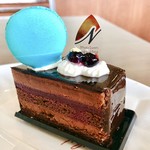 なかしま - カシスショコラ＠ボトムはサクッとしたフィアンティーヌ、濃厚なチョコガナッシュとカシスのジュレ