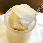なかしま - 悠郷ぷりん＠生クリームが乗っていました。とろける