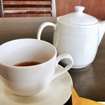なかしま - 紅茶ストレートはポットサービスでカップ3杯くらい＠ミルクorレモンも選べます