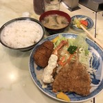 あけぼの - サービス定食   アジフライ、エビフライ、ヒレかつで¥1,000