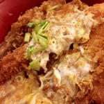 かつふじ - カツ丼(竹：120gロース)＋エビフライのアップ