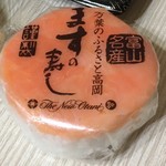 Hoteruniotanitakaoka - キャーーー！！！鱒の寿司ぃーーー！！！
                        
                        ホテルニューオータニ高岡ってこういうのも作って販売してんのかーーー
                        
                        いただきまーす！
                        
                        