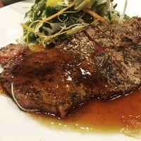 キャトルラパン 北梅田 - 右半分は塩コショウで楽しめますよ