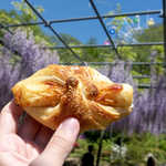 ベーカリーショパン - ヤマサちくわッサン（￥190）。西洋と東洋の食文化が、豊橋でクロスオーバーする