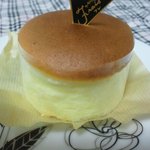 ケーキハウス・フレ - 料理写真:スフレチーズケーキ