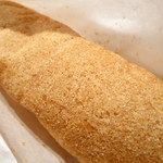 ミヤハラコッペ - 揚げコッペ（きなこ）￥180（税込）熊本産の小麦粉と米粉をブレンドして焼いたコッペパンは揚げてもフワッフワの食感。油っこさもなく、きなことの相性が抜群でした。