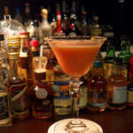 バーポラリス - ブラッディメアリー。一般にビルドで作るカクテルだが、こちらではシェイクしてくれるので味わいがまろやか♪