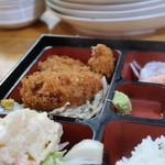 箸膳 - 刺身盛り、サラダ、ヒレカツ、コロッケ900円